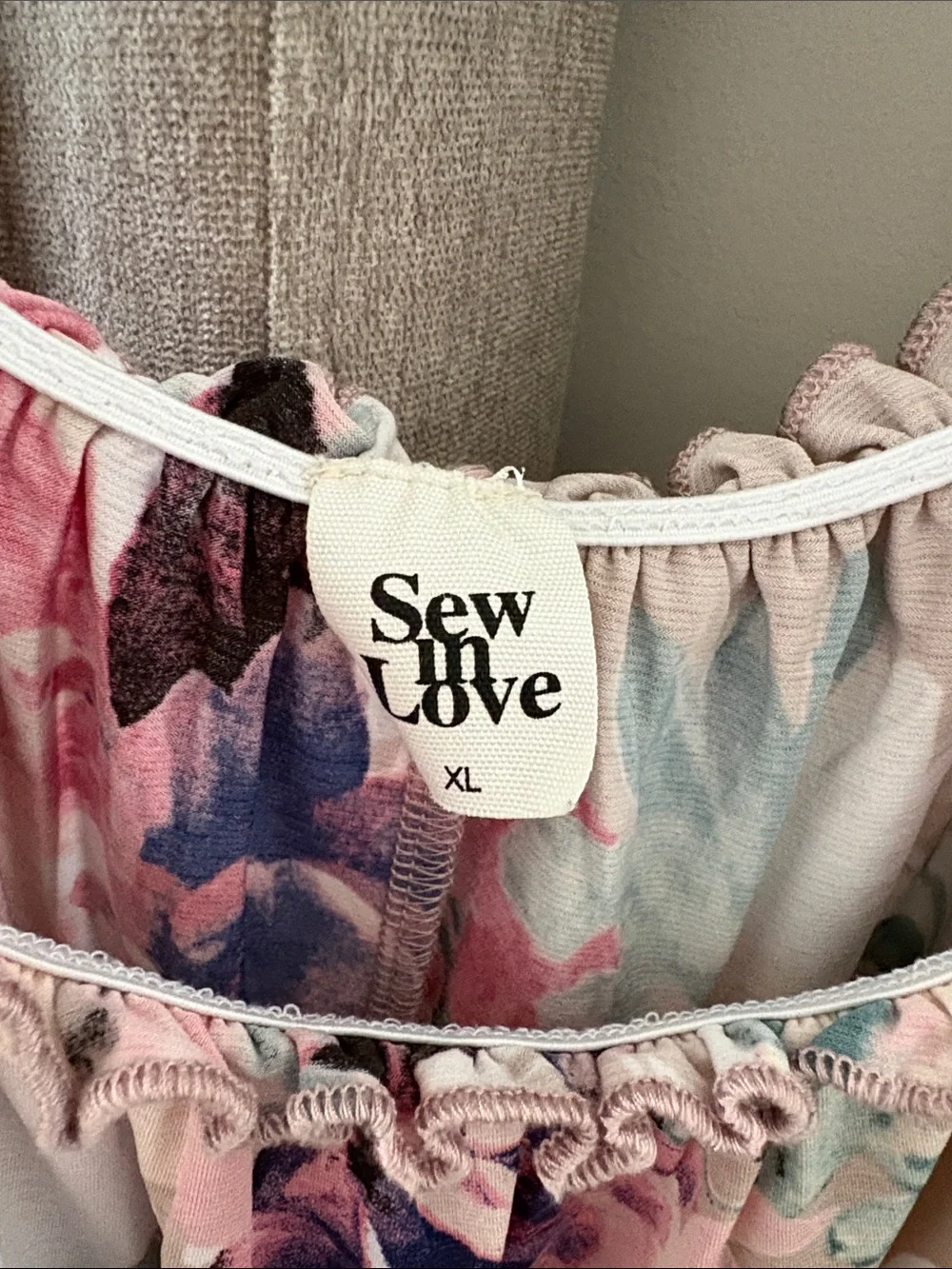 Sew In Love adorable top with lots of stretch! Comfy 🙂 - Picture 2 of 4